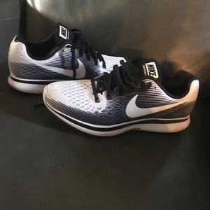 Nike Tennis Shoes
